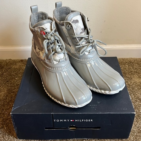 Tommy Hilfiger Shoes - Tommy Hilfiger TWHADA Duck Boots Womens size 10